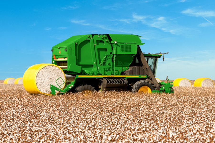 John Deere CS690 Cotton Stripper