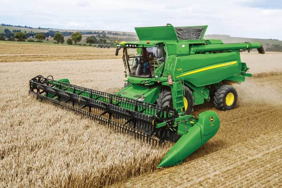 John Deere Combine Model T670