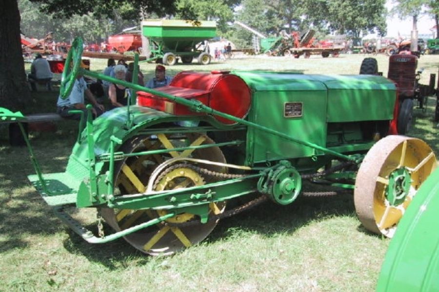 Dain All Wheel Drive Tactor