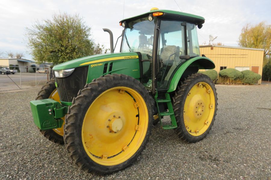 Top 22 John Deere Models of Tractor That Made History 4 John Deere 5100MH Model